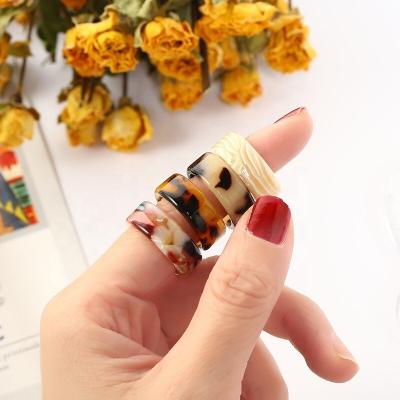 China 2023 Vintage Girls Fashion Leopard Ring Cellulose Acetate Rings For Women Engagement Multi Ring Round Party Finger Light 1g for sale