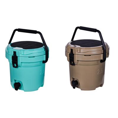 China Kuer 10L Waterproof Commercial Hard Wheeled Insulated Beer Ice Chest Ice Cooler Box for sale