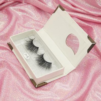 China Private Label False Mink Lashes Real 3d Mink Eyelashes 17mm 18mm 25mm Light Eyelashes for sale