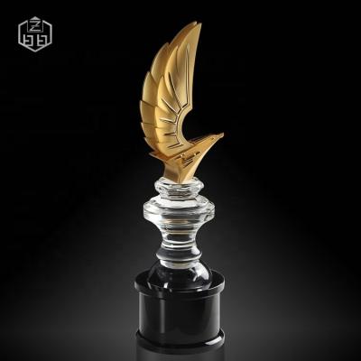 China Creative Europe Customize Golf Sport Awards , Resin Eagle Metal Trophy Gold Statue for sale