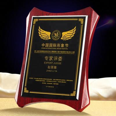 China Europe Customize Award Wood Engraving Trophy With Crystal Parts for sale