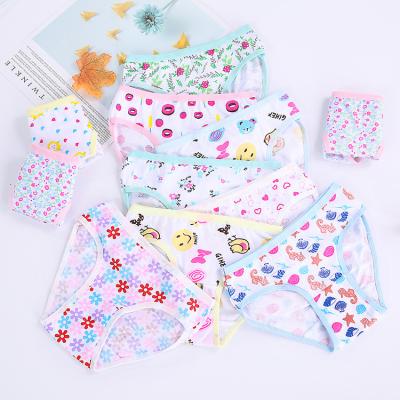 China Cheapest Breathable Kids Girls Breathable Cotton Flowers Print Triangle Pants Briefs Shorts Underwear for sale