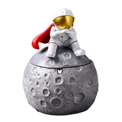 China Exquisite Resin Doll Fashion Astronaut Resin Cigarette Cigar Ashtrays for sale