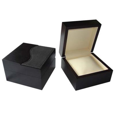 China Handmade Luxury Black Piano Lacquer Wooden Watch Case Gift Packaging Watch Box for sale