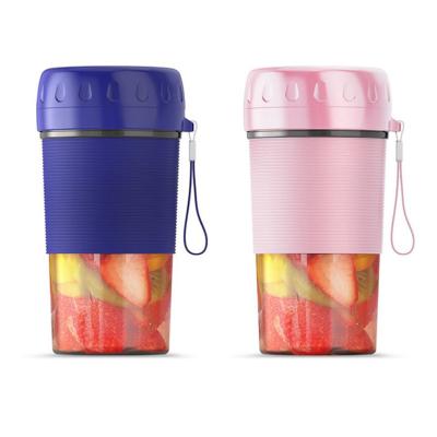 China Outdoor 300ml Sports Bottle 2 Blades Mini USB Rechargeable Portable Electric Fruit Juicer Smoothie Maker Blender Machine for sale