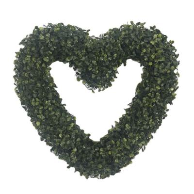 China Wholesale Eco-friendly Waterproof Heart Boxwood Garland Foliage Plastic Preserved Artificial Green Leaves Grass Garlands Hanger For Front Door Decoration for sale