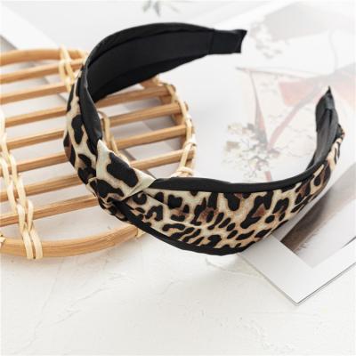 China Smart Casual Leopard Print All-match Headband Fashion Double-Layer Knotted Wide Headband Personalized Headband for sale