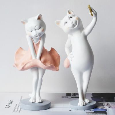 China Europe Home Decoration Selfie Cat Decoration Gift Creative Sculpture Open Marry Decoration Birthday Gift for sale