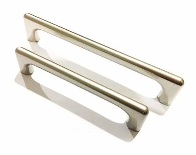 China New Traditional Kitchen Drawer Door Handles Silver For Wardrobes Cabinet for sale