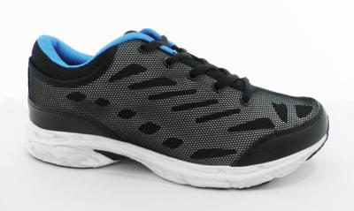 Chine Chaussures pointues de sport de garçons d'été de chaussures de course de maille respirable noire à vendre