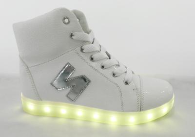 China Populäre Hightop intelligente Freizeitschuhe für Mann-weiße schwarze geführte helle Schuhe zu verkaufen