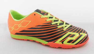 Chine Orange/noir/vert a adapté les chaussures aux besoins du client de gazon du football des hommes colorés à vendre