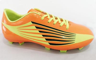 Chine Chaussures en gros extérieures du football à vendre