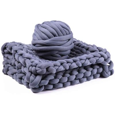 China Hand Made Throw Folded Chunky Knit Blanket Selling Bedroom Decor Warm Breathable Luxury Yarn Giant Wool Home Decor for sale