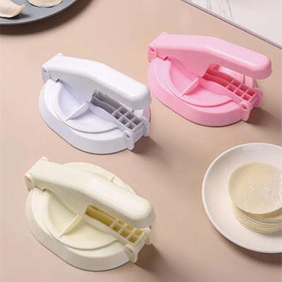 China Viable Hot Sale Packaging Kitchen Manual Making Tool Household Dumpling Mold for sale