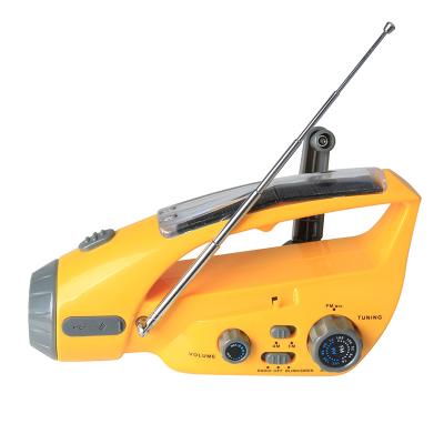 China Top Selling Crank FM AM Camping Radio With Flashlight for sale