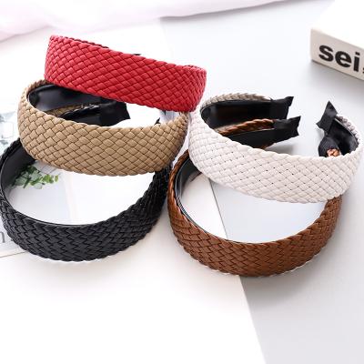 China Perfect workmanship HB1042A fashion PU leather hair bands European and American temperament braid wide brim hairbands women head bands 2021 for sale