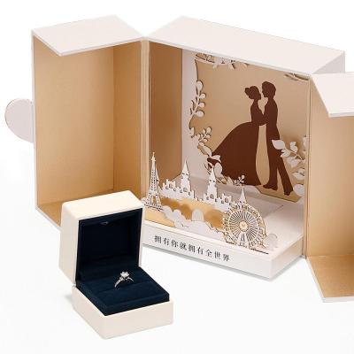 China Cajas de regalo de boda en relieve Cajas de recuerdos de cartón para anillo de dama de honor en venta