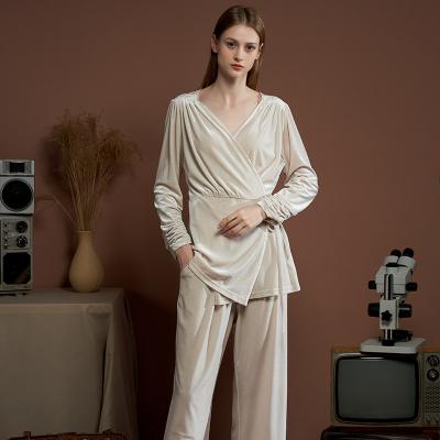 China 2022 New Products Luxury QUICK DRY Fleece Ladies Pajamas Set Polyester Fiber Pajamas Autumn Winter Wholesale Homewear for sale