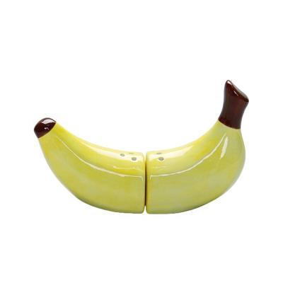 China Novelty Fruit Stocked Banana Design Ceramic Salt And Pepper Shaker Sets For Home Kitchen for sale