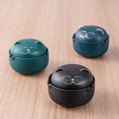 China Creative home design cute black cat ceramic ashtray with windproof lid for cigarette drop shipping for sale