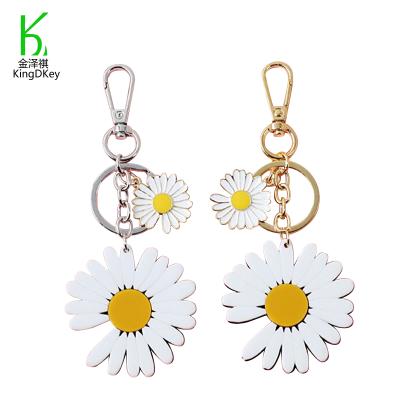 China Hot-selling Product PVC Key Chain Daisy Key Chain Rubber Enamel Small Daisies Flower Personalized Charm Key Ring for sale