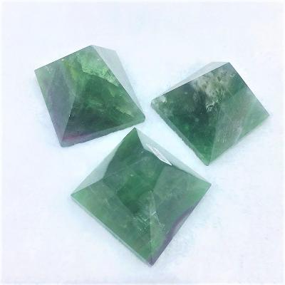 China Wholesale Natural Green Crystal Pyramid Singing Pyramid For Fluorite Quartz Healing From Europe for sale