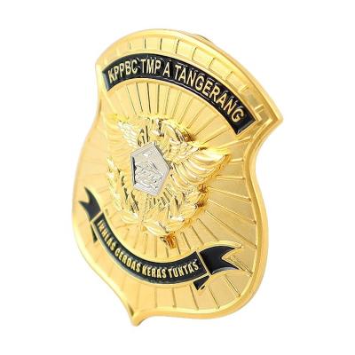 China High Quality Europe Gold Plated Military Badge Manufacturers Metal Souvenir Badges for sale