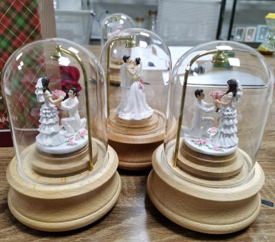 China Christmas Glass Gift Wedding Gift Glass Dome Music Box for sale