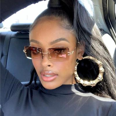 China Fashion Sunglasses Vintage Shape 2021 New Sunglasses Gradient Rimless Summer Frameless Shades Rectangle Displacement Sun Glasses For Women for sale