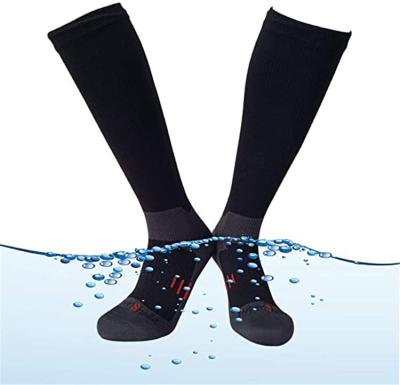 China Trekking/Hiking/Skiing/Sports 100% Outdoor Waterproof Socks Knee Socks Unisex Outdoor Running Cycling Hiking Socks for sale