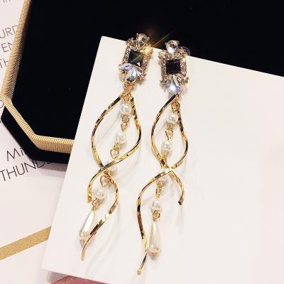 China Long European and American TRENDY earrings women sell 925 Korean wholesale retro silver tassel earrings heart girl needle pearl earrings for sale