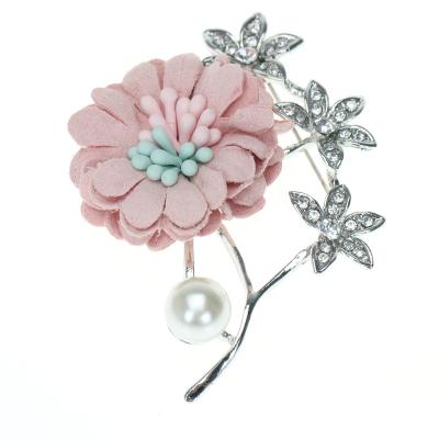 China Vintage wholesale factory kpop Rose flower pearl brooch crystal flower lapel pin for lady for sale