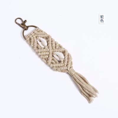 China Woven macrame tassel cowrie charms keychains beige woven macrame tassel cowrie charms keychains for women cotton woven cowrie charms pendant key chains for sale