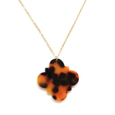 China Cute Quatrefoil Acetate Acrylic Resin Flat Pendant Necklaces for sale