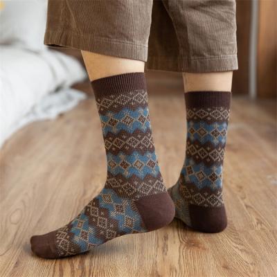 China Low Price Cotton QUICK DRY Hosiery Loves Chunky Yarn Socks Unisex Women National Seamless Crew Socks Men for sale