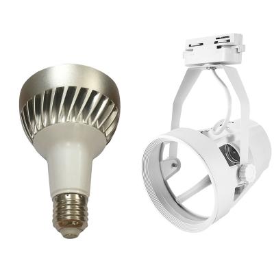 China Modern PAR30 LED Tracking Light Design 32W E27 COB LED PAR30 Spot China LED Bulb Silver Housing Patented Light Newcomer for sale