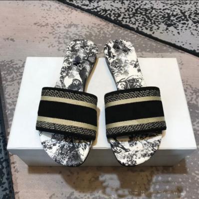 China CUSHIONING 2022 fashion brand summer luxury original slippers for women shoes beach girls sandal outdoor slide for sale