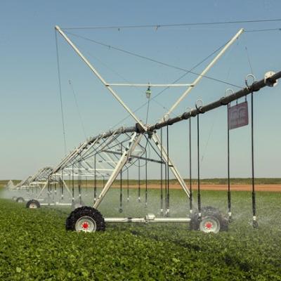 China 2022 Cheapest Price Fixed Towable Central Pivot Irrigation System For Large Potato Farm for sale