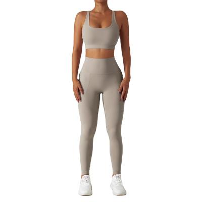 China Comfortable Recycled Breathable Yoga Set Breathable Training And Sports Set Women's High Waist And Hip Lifting Running Fitness for sale