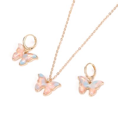 China HOVANCI 2020 FASHIONABLE Elegant Colorful Butterfly Necklace Earrings Set Women Wedding Jewelry Set Bridal Earrings Set Jewelry for sale