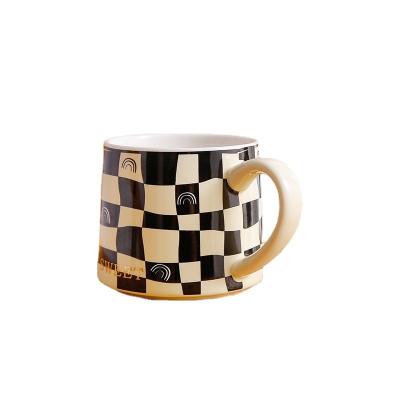 China Wholesale Unique Pattern Coffee Plaid Checkerboard Ceramic Uninverted Tea Mug With Handle for sale