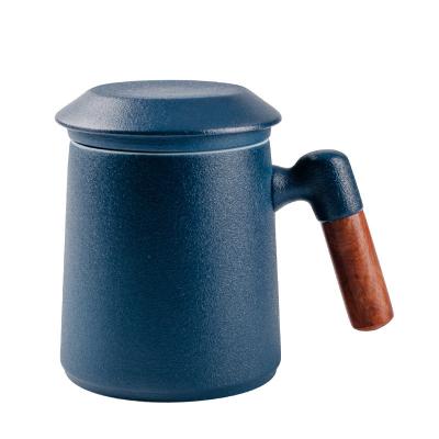 China Wholesale 400ml Viable Wooden Handle Ceramic Tea Cup Water Separating Mugs With Cover for sale