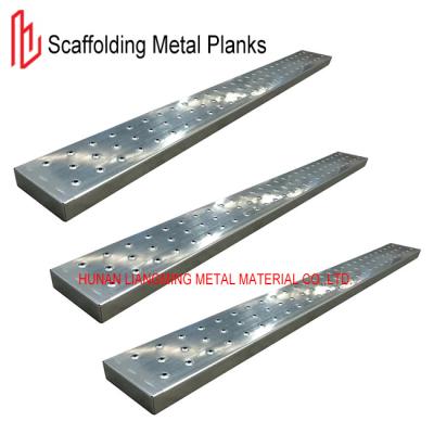 Cina Q195 Q235 Piastre metalliche per impalcature 250*40mm BS1139 Piastra in acciaio per impalcature in vendita