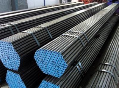 China Black Painted Seamless Steel Pipe Metallic Color For Oil And Gas Construction for sale