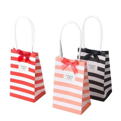 China Recycled Materials Small mini gift bag with handle Paper gift bag Candy jewelry Wedding birthday decoration event party supplies for sale