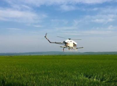 China Precision Drone Agriculture / Flybarless Gas Powered RC Helicopter 5-6 Meters Spraying Width for sale