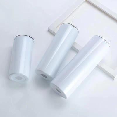 China Botellas de agua de sublimación a granel 20 oz rectas delgadas de acero inoxidable de doble pared aisladas botellas de agua de sublimación en blanco con tapa en venta