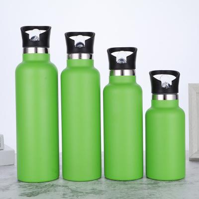 China 24 oz geïsoleerde waterfles met stro roestvrijstalen waterfles met 2 deksels herbruikbare lekkagevrije waterfles warm en koud houden sport metalen waterfles voor wandelen fietsen gym Te koop