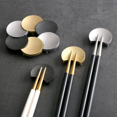 China Reusable Hotel Restaurant Home Restaurant Metal Chopsticks Stand 304 Stainless Steel Chopstick Holder Rest for Home Party Wedding for sale